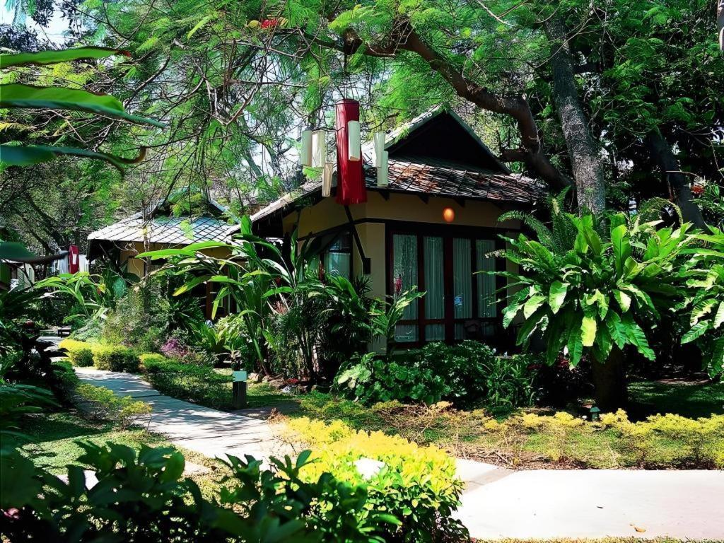 Baan Talay Dao Resort HHQ Exteriör bild
